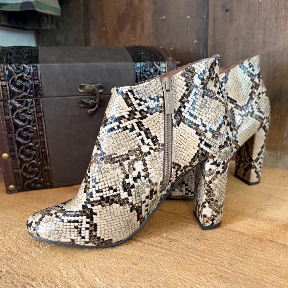 Breckelle's Womens Lisa-41 Snakeskin Print Ankle Boots Block Heel Size 6.5 Y2K